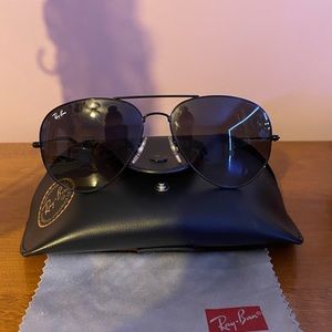 Black aviator ray bans